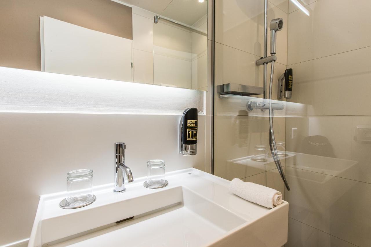 Hotel My Way Zuerich วัลลิเซลเลน ภายนอก รูปภาพ