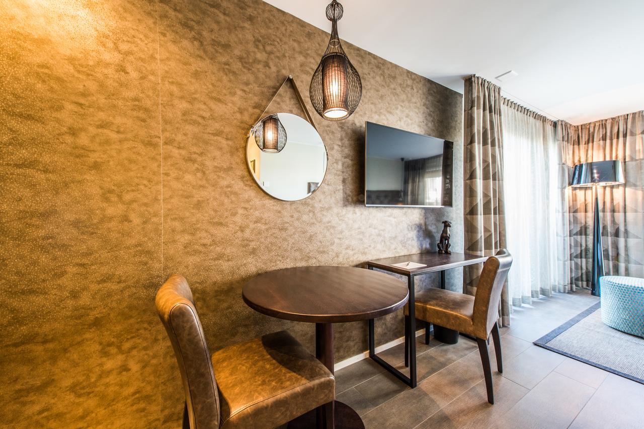 Hotel My Way Zuerich วัลลิเซลเลน ภายนอก รูปภาพ