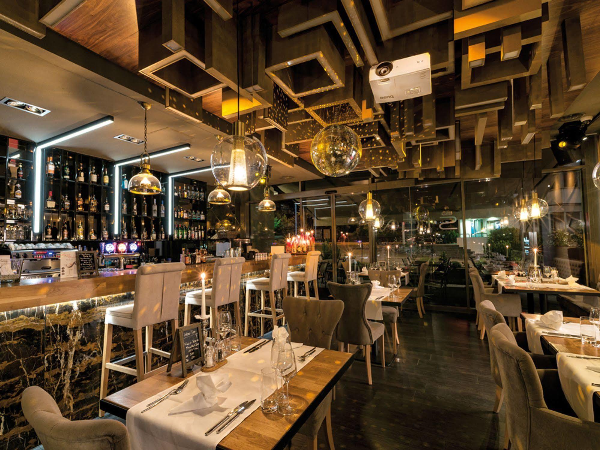Hotel My Way Zuerich วัลลิเซลเลน ภายนอก รูปภาพ