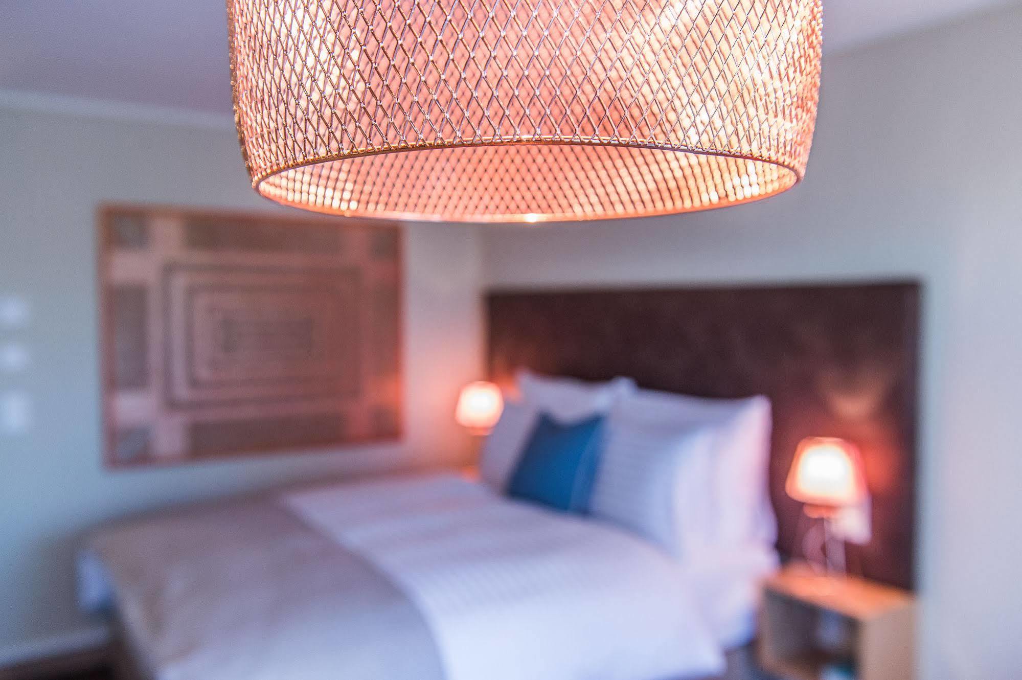 Hotel My Way Zuerich วัลลิเซลเลน ภายนอก รูปภาพ