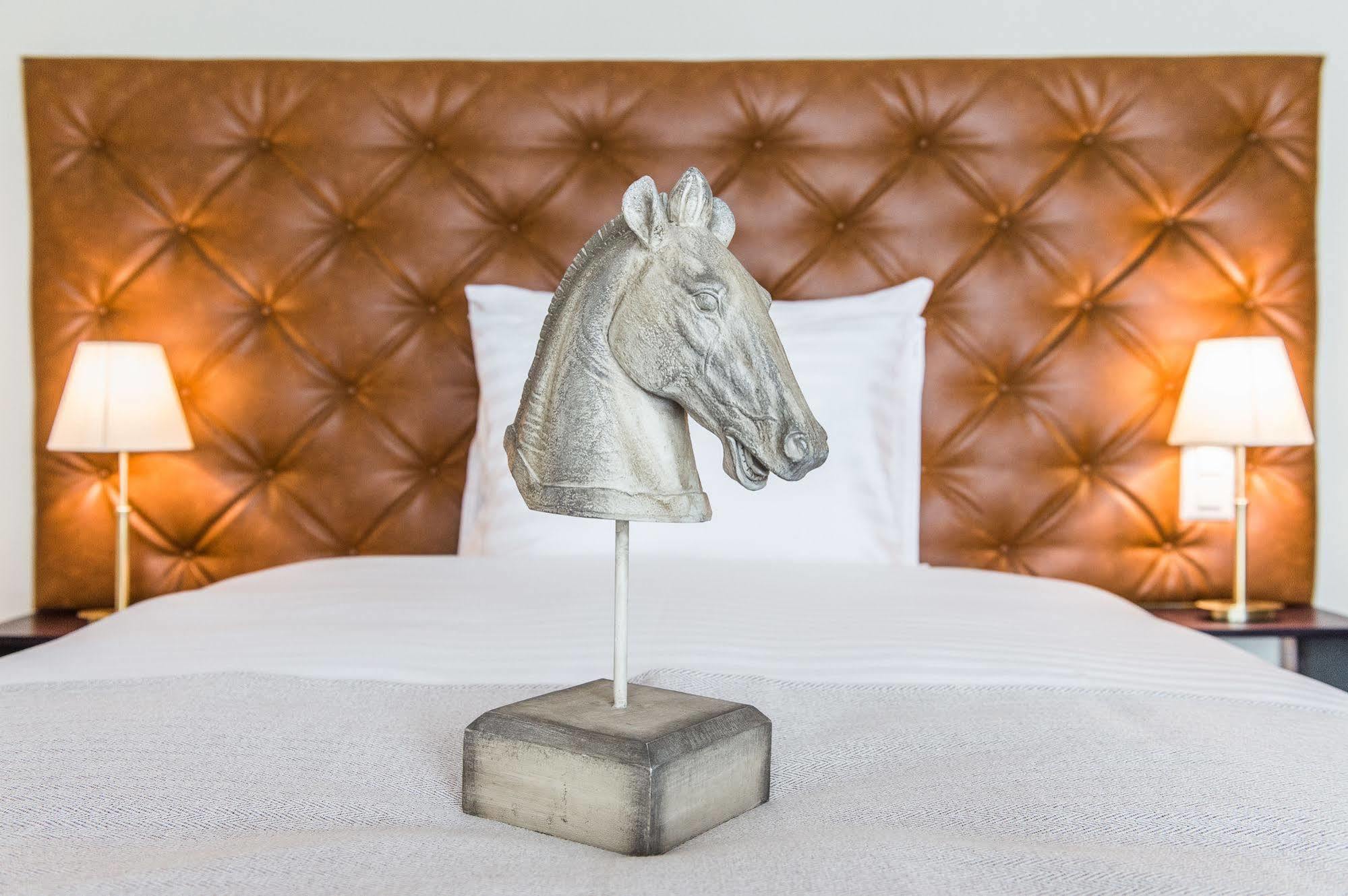 Hotel My Way Zuerich วัลลิเซลเลน ภายนอก รูปภาพ