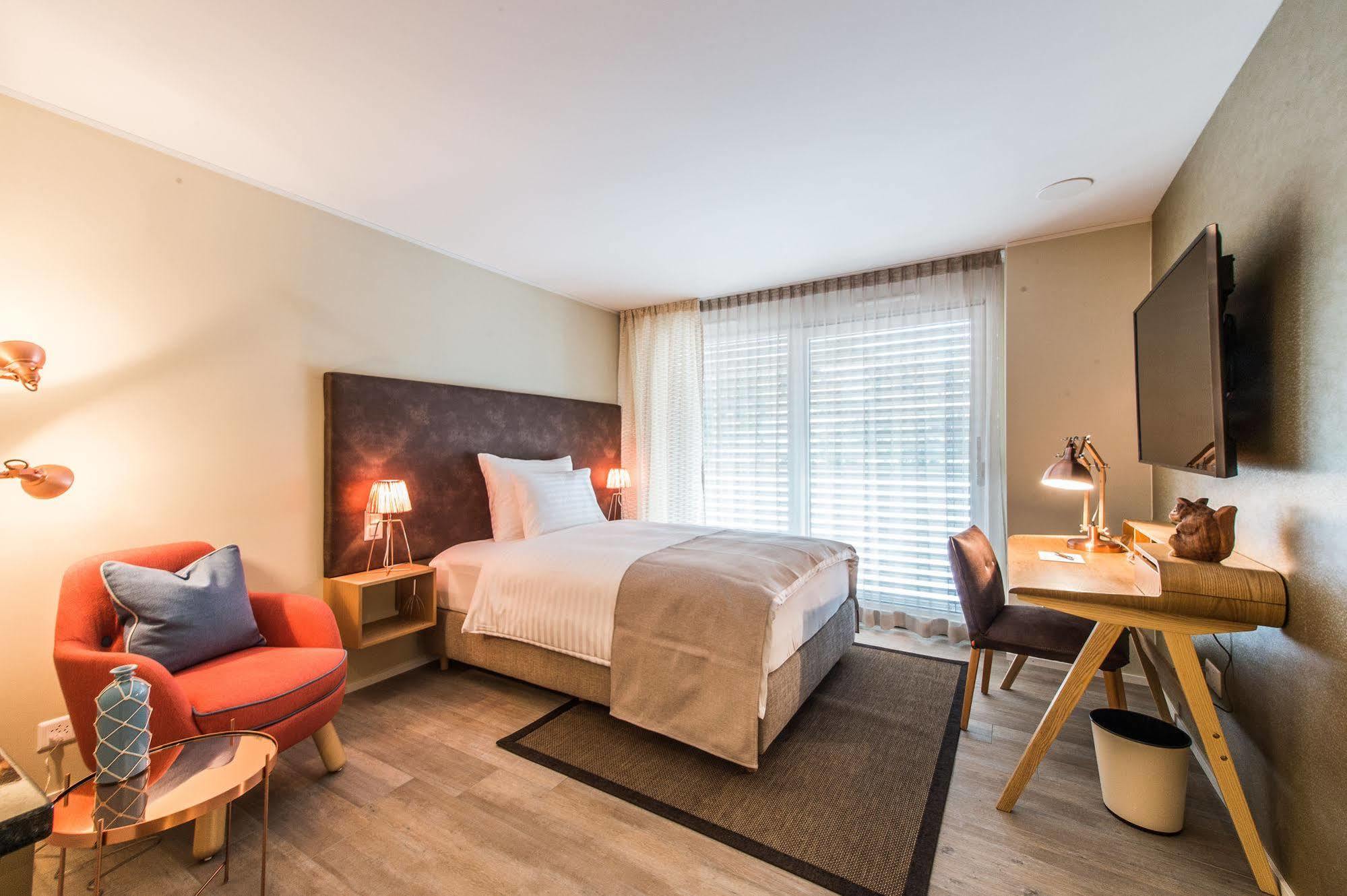 Hotel My Way Zuerich วัลลิเซลเลน ภายนอก รูปภาพ