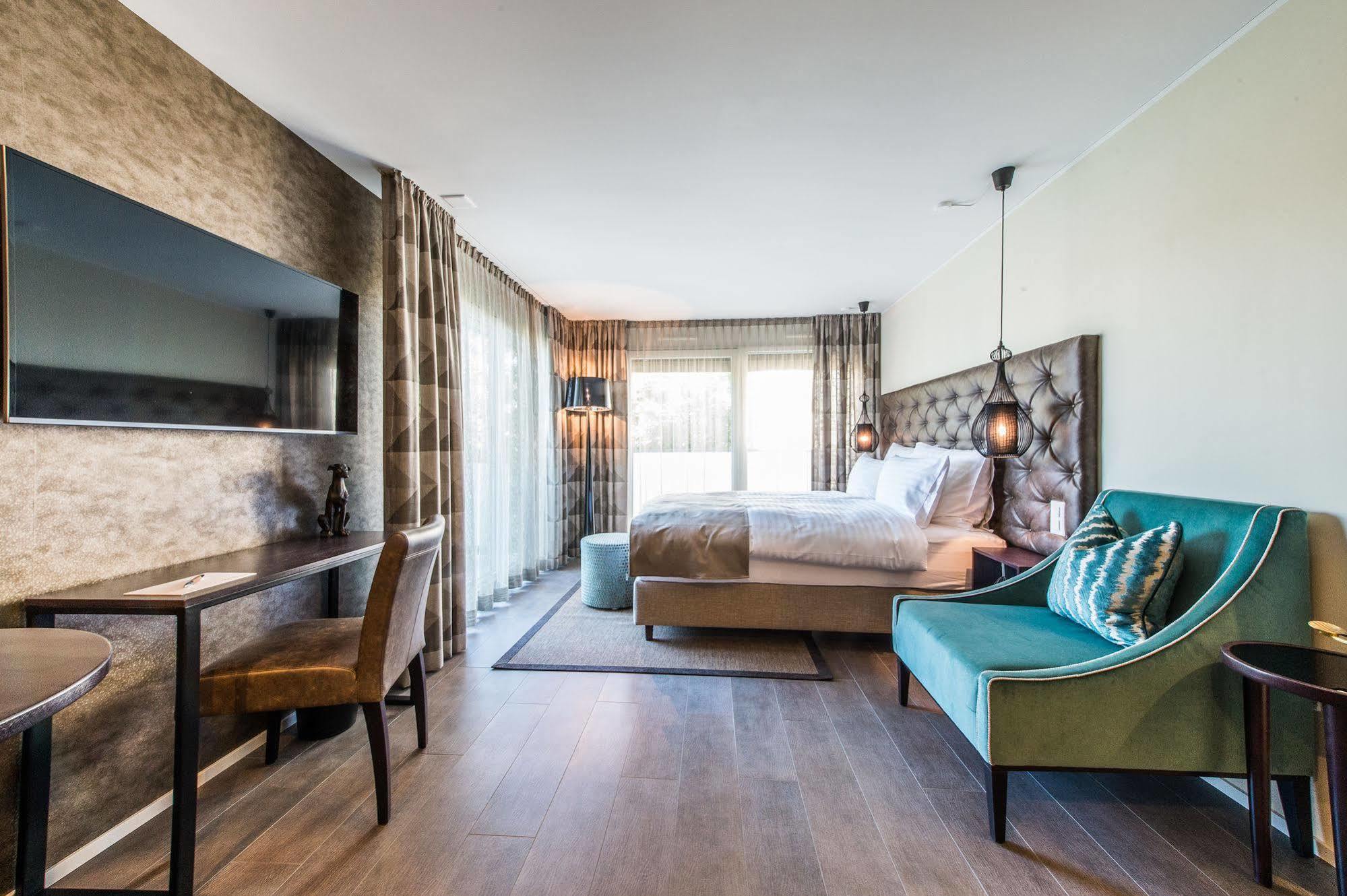 Hotel My Way Zuerich วัลลิเซลเลน ภายนอก รูปภาพ