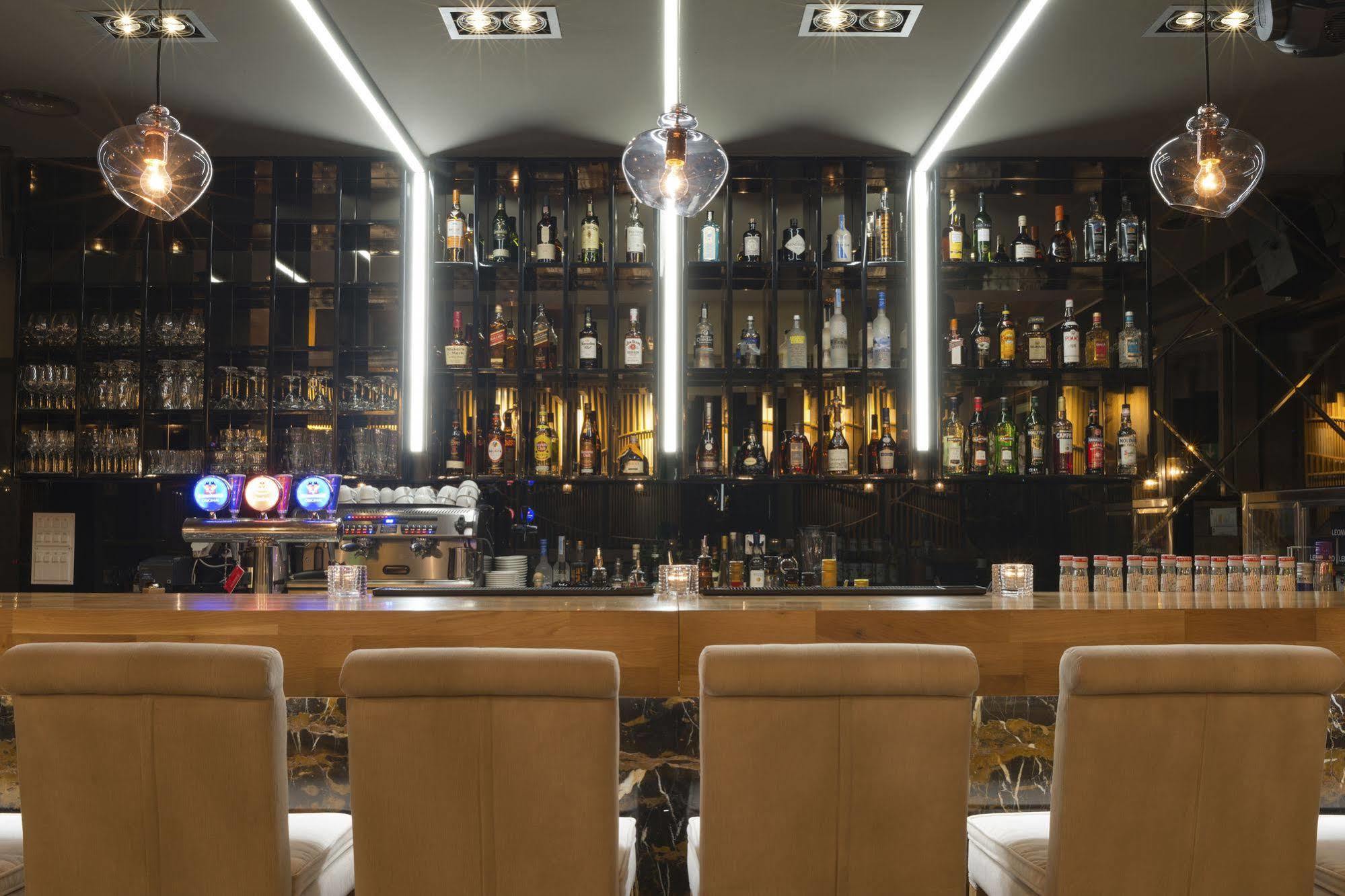 Hotel My Way Zuerich วัลลิเซลเลน ภายนอก รูปภาพ
