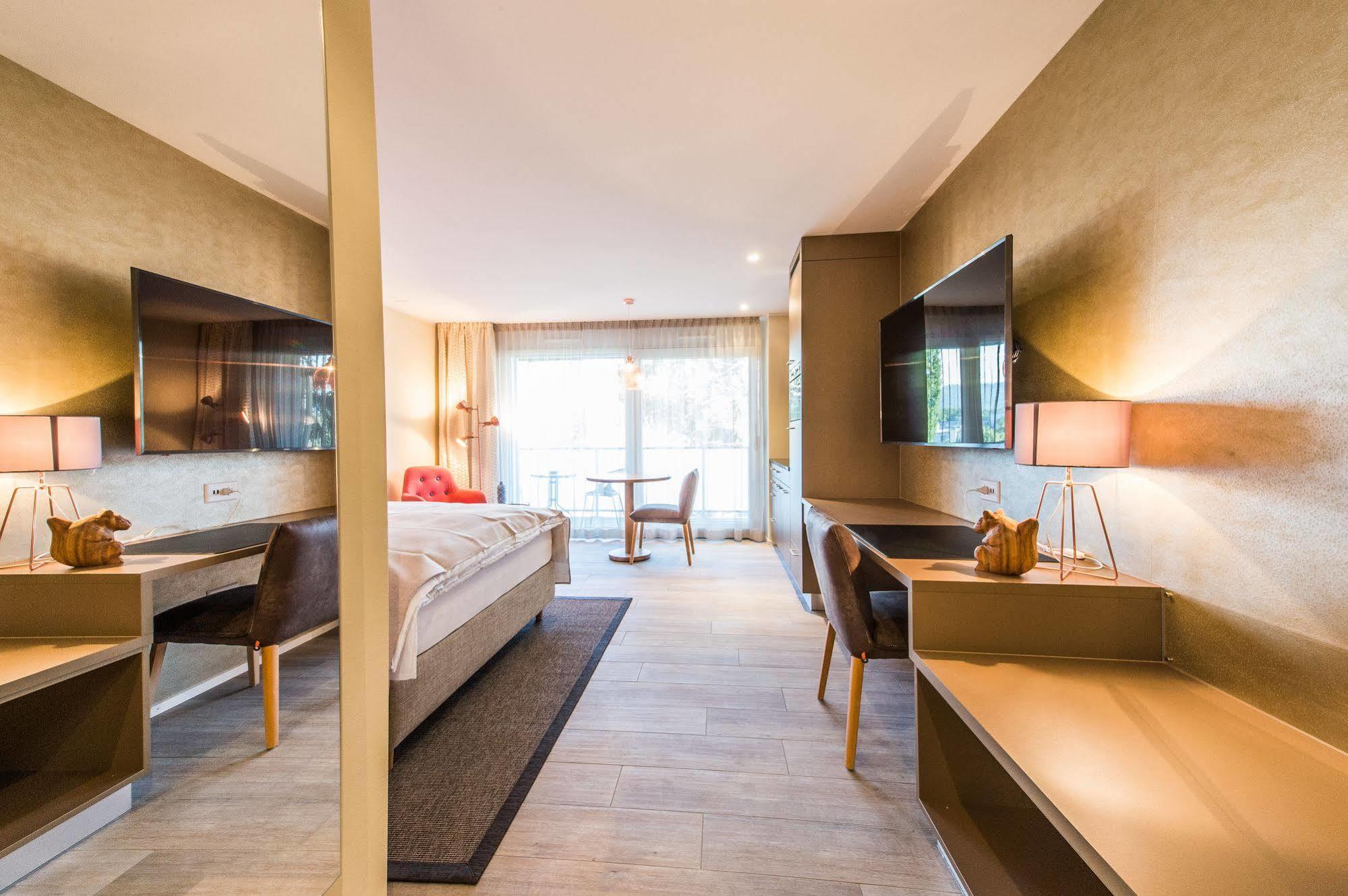 Hotel My Way Zuerich วัลลิเซลเลน ภายนอก รูปภาพ