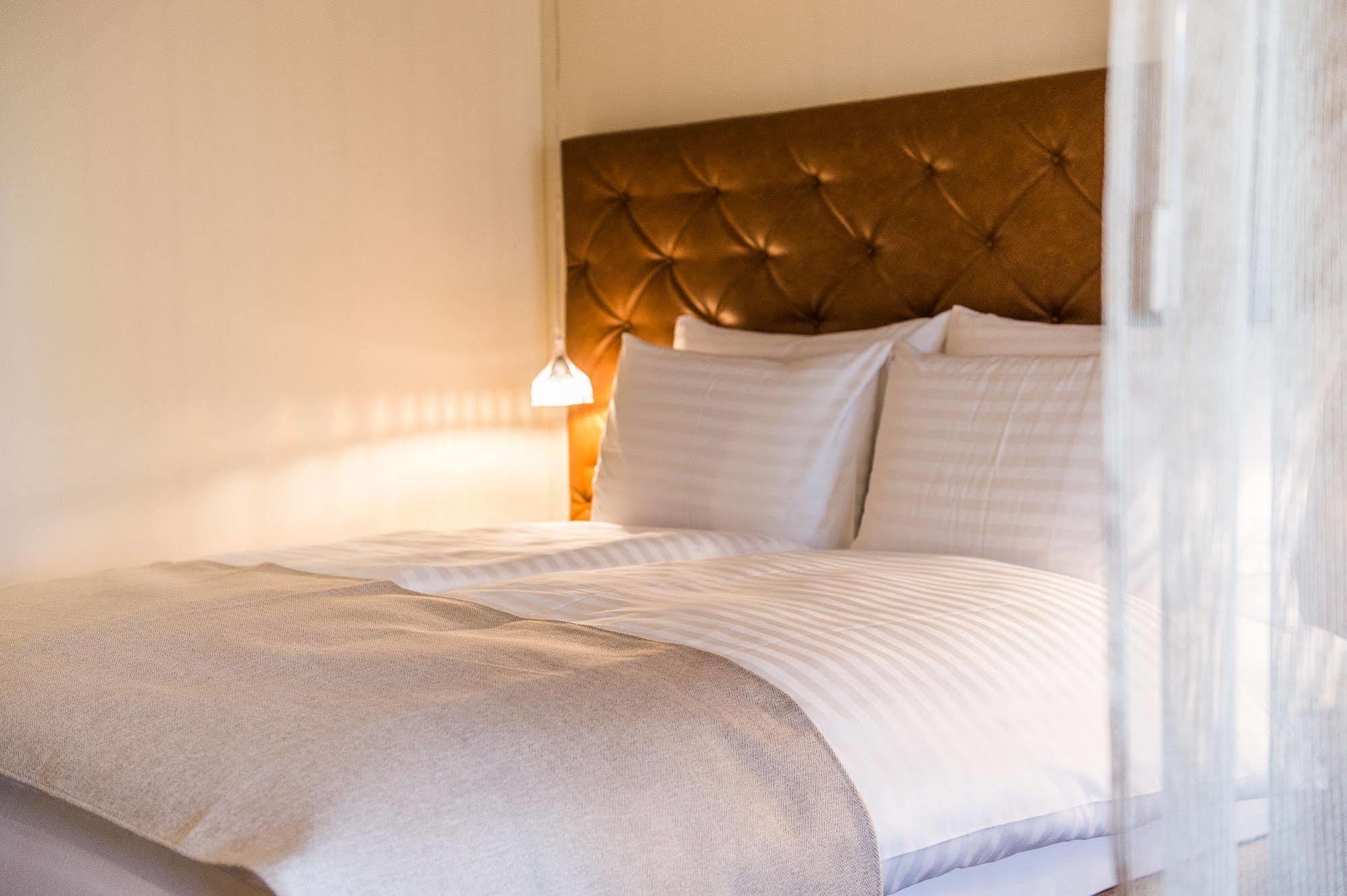 Hotel My Way Zuerich วัลลิเซลเลน ภายนอก รูปภาพ