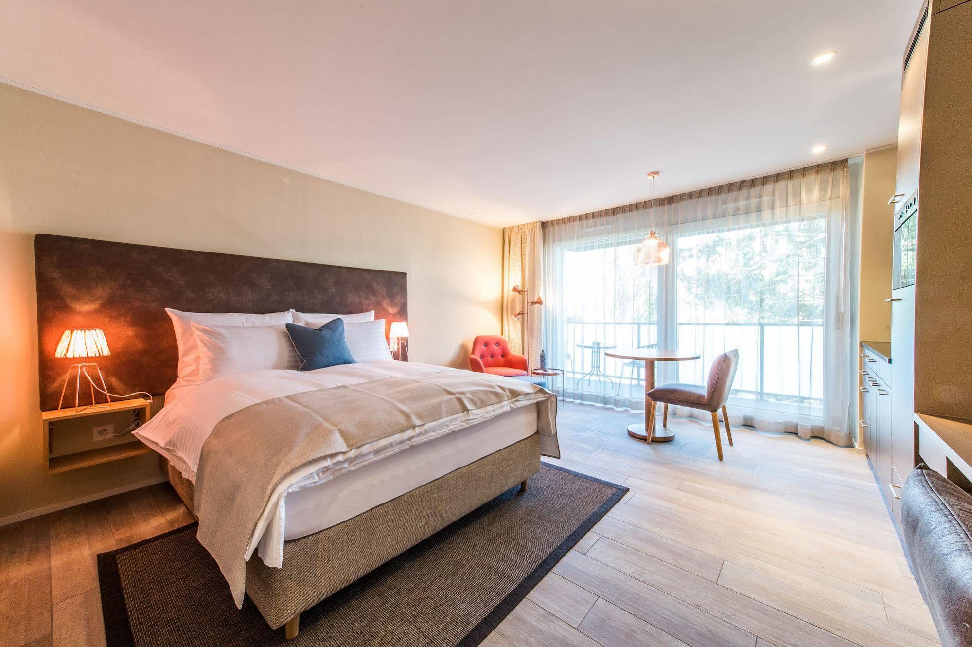 Hotel My Way Zuerich วัลลิเซลเลน ภายนอก รูปภาพ