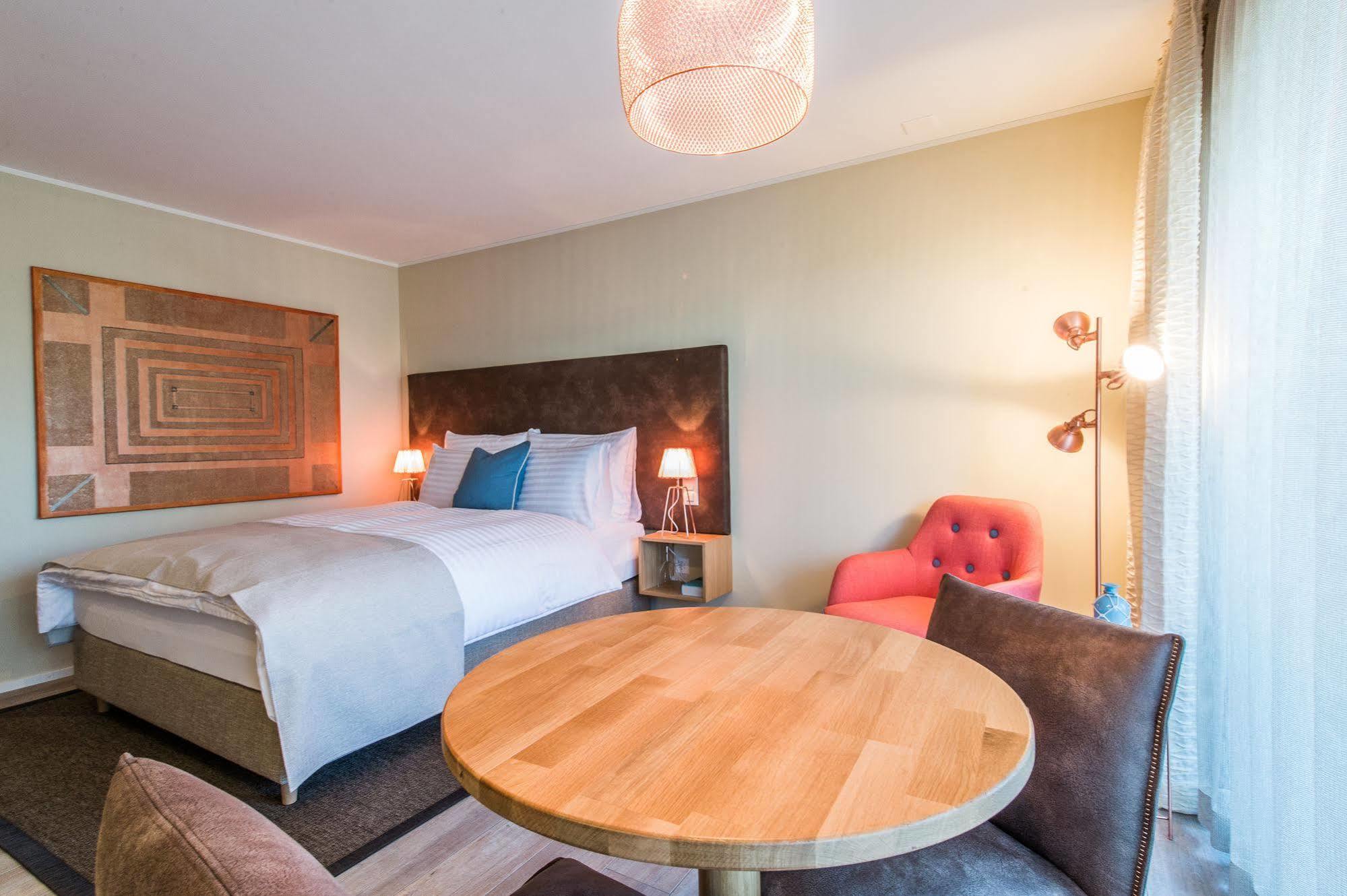 Hotel My Way Zuerich วัลลิเซลเลน ภายนอก รูปภาพ