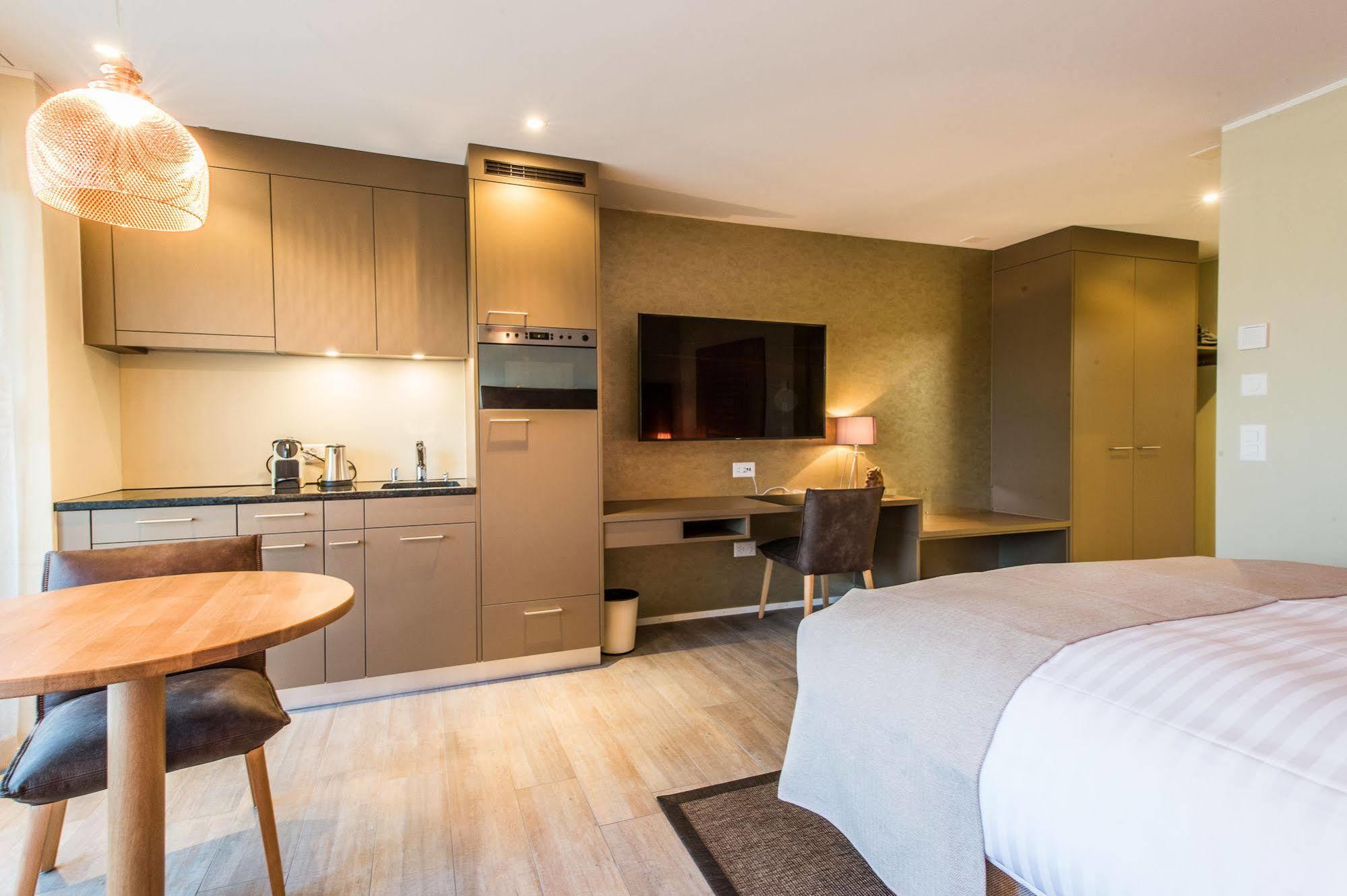 Hotel My Way Zuerich วัลลิเซลเลน ภายนอก รูปภาพ