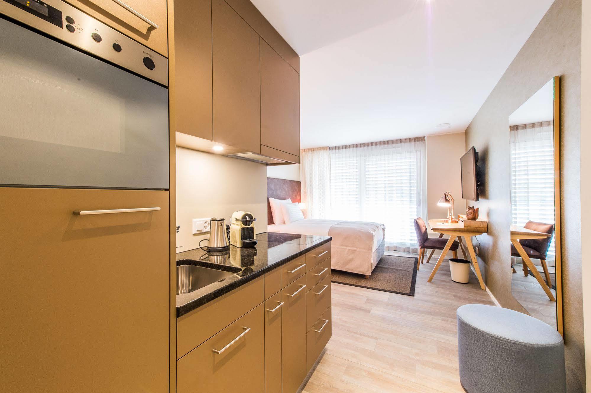 Hotel My Way Zuerich วัลลิเซลเลน ภายนอก รูปภาพ