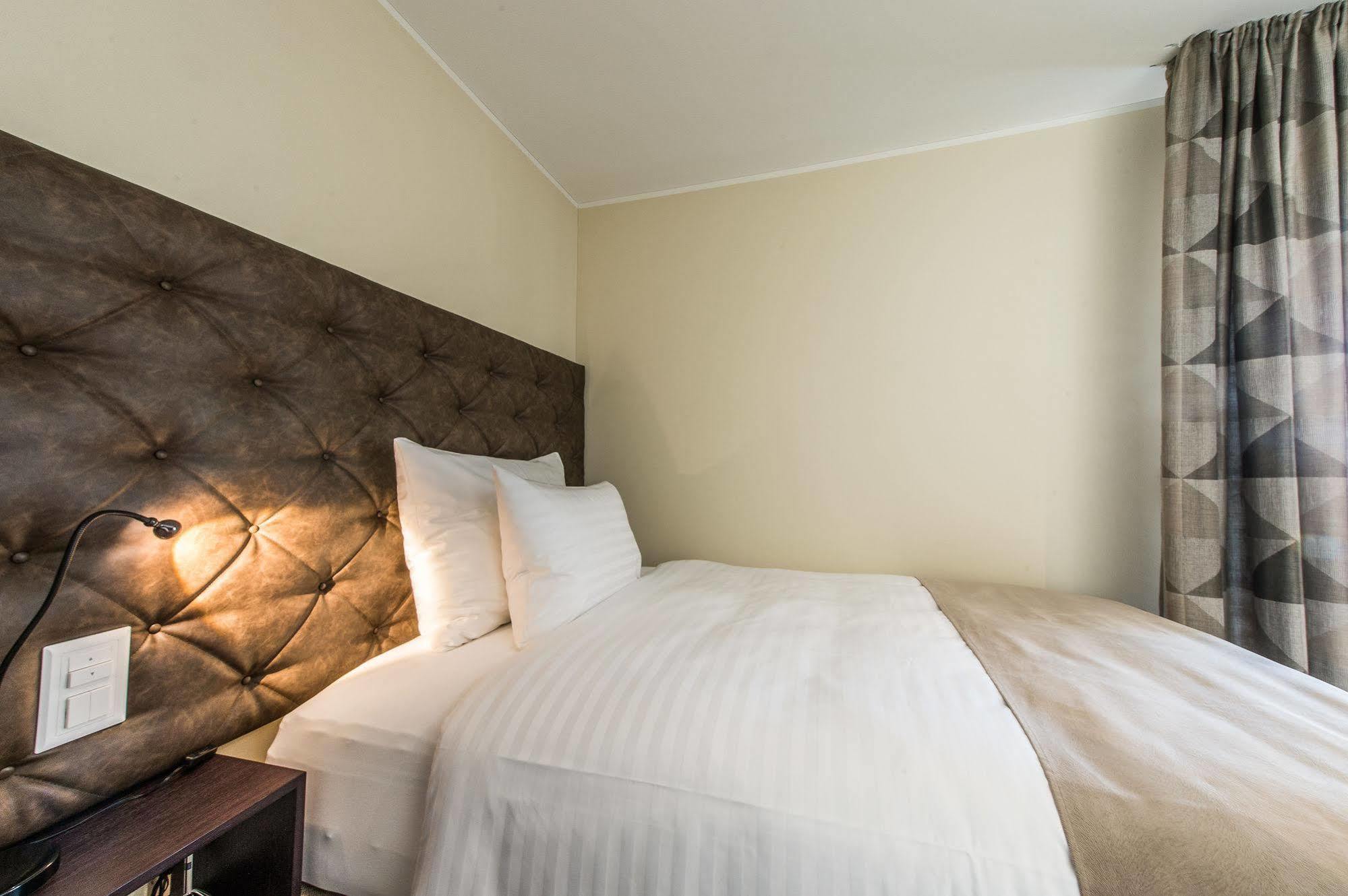 Hotel My Way Zuerich วัลลิเซลเลน ภายนอก รูปภาพ